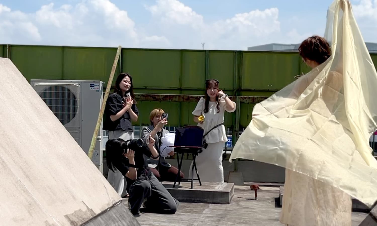 屋外での撮影会の様子