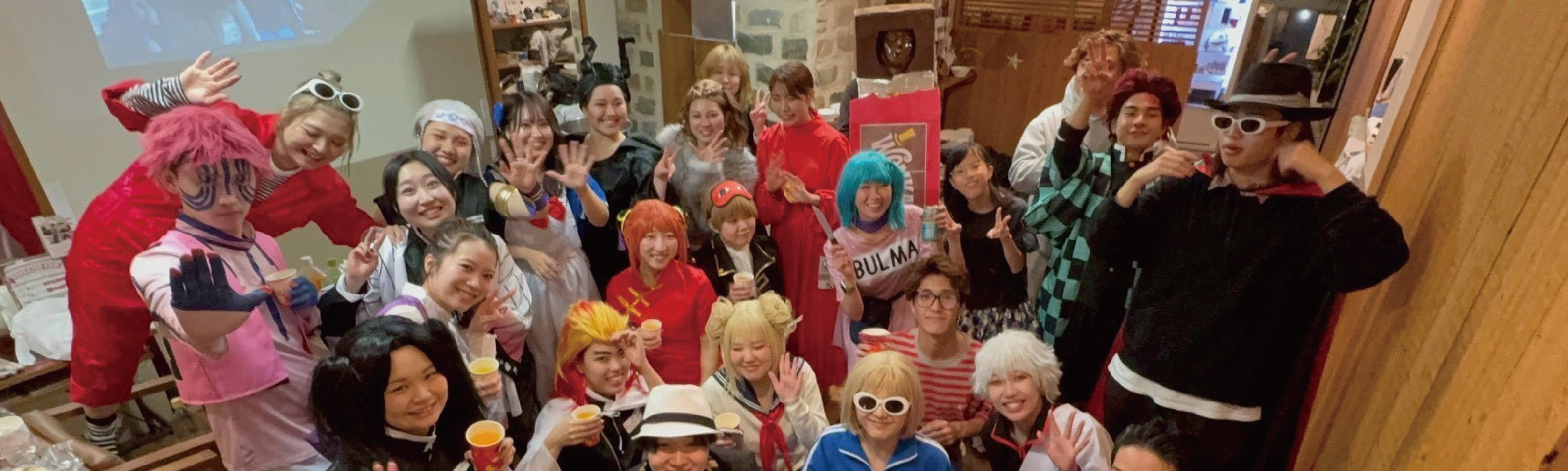 ハロウィンイベントでのスタッフ集合写真